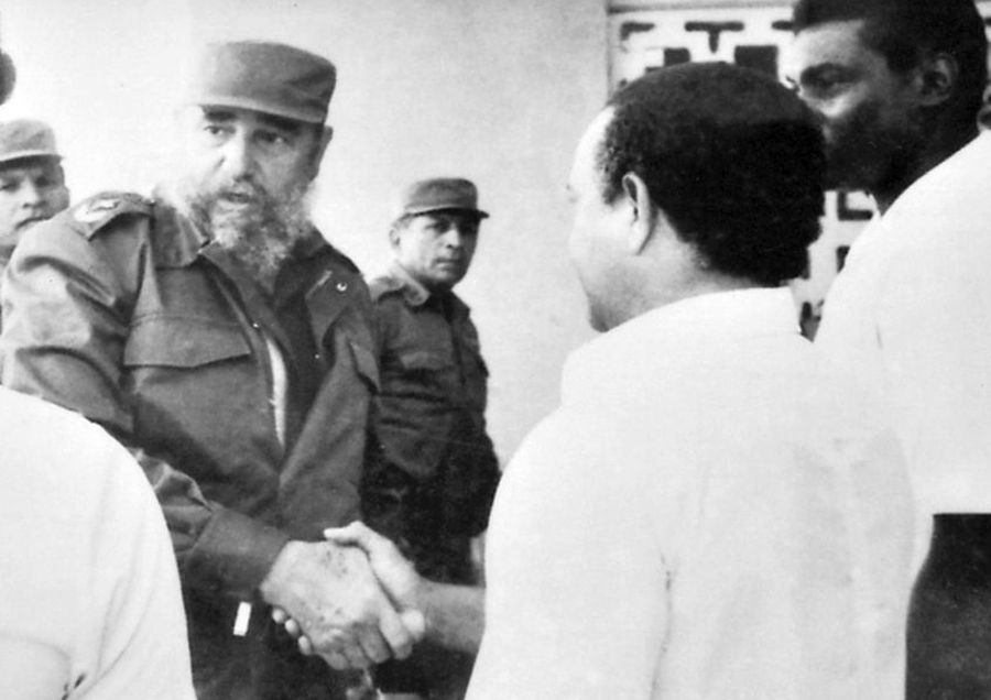 Fidel en el central uruguay